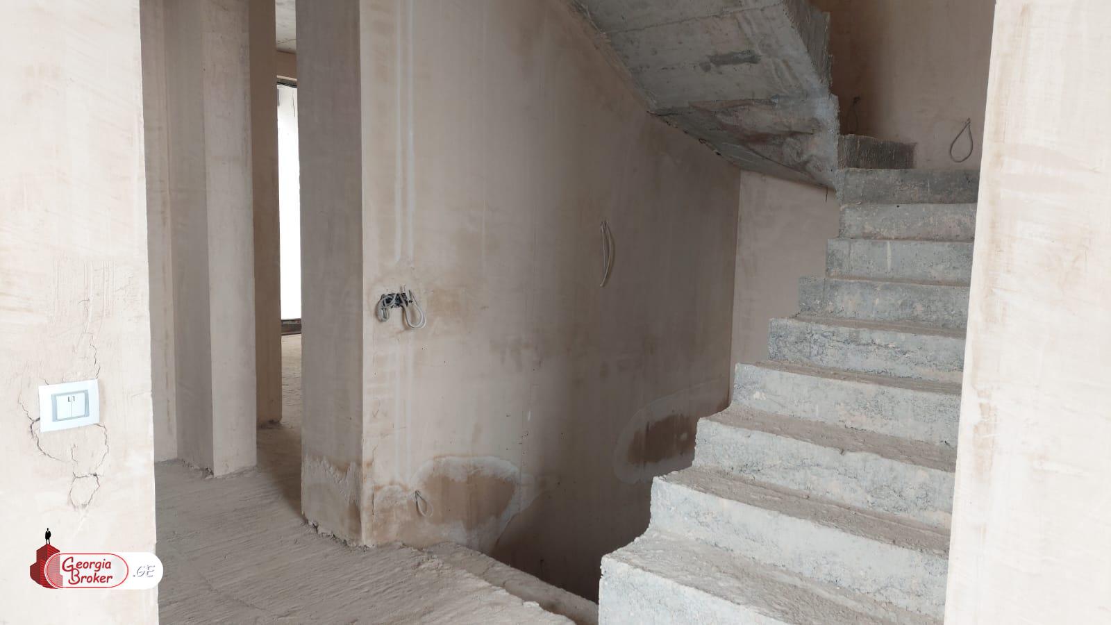 იყიდება ახალი აშენებული 6 ოთახიანი სახლი საგურამოში